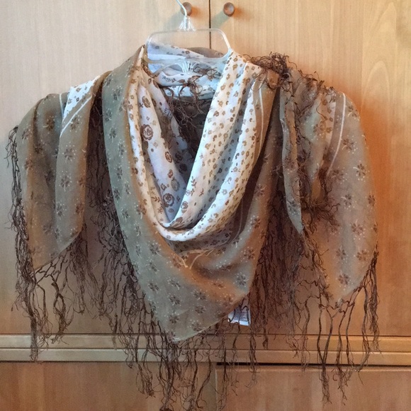 H&M Accessories - H&M floral tassel scarf H&M Accessories - H&M floral tassel scarf